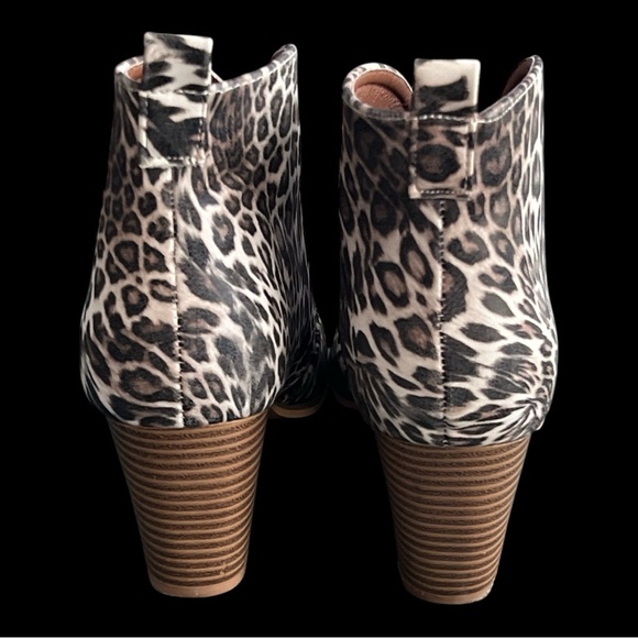 Women’s Leopard Vegan Leather Ankle Bootie by Weeboo Size 10 - Picture 4 of 6